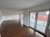 Foto - Moderne 3-Zimmer-Wohnung mit Balkon – ca. 100 m², Einbauküche & 2 Stellplätze 