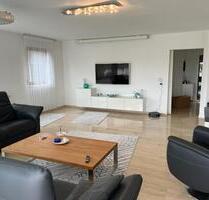 Luxuriöse 5 Zimmer-EG-Wohnung, inkl. EBK, Kamin, Balkon, Terrasse - Neckartenzlingen