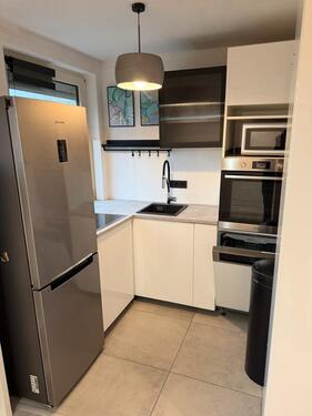Foto - Moderne 2 Zimmer Wohnung Teilmöbliert und mit EBK