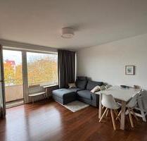 Von Privat: 2-Zimmer-Wohnung mit Balkon, Weitblick, TG, Fahrstuhl - Hamburg Eppendorf
