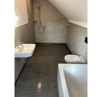 Moderne DG-2-R-Whg. mit Gartenmitbenutzung nach Komplettsanierung - Lichtenstein (Sachsen)