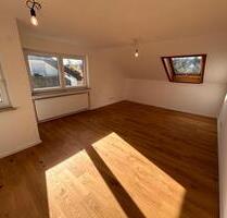 Kernsaniert – 2-Zi.-DG-Whg. mit Balkon, Garage & Keller – leer - Nürtingen