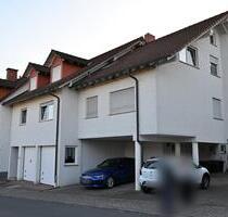 Helle 3-Zimmer-Dachgeschosswohnung mit Westbalkon in Hausen