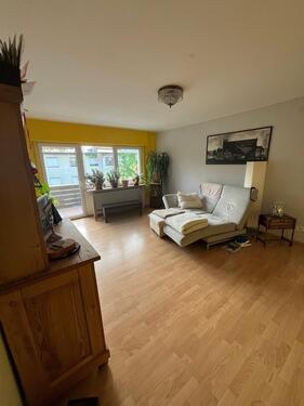 Foto - Helle 2 WHG: Nähe S-Bahn Rödelheim, großer Balkon, TG-Stellplatz