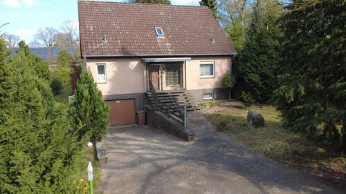 Foto - Großzügiges Einfamilienhaus mit außergewöhnlichem Grundstück