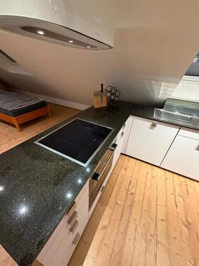 Foto - Dachwohnung mit Balkon, Kamin, großer Küche und Regenwalddusche