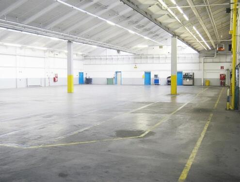 Foto - Ebenerdig andienbare Lagerhalle mit Rolltor