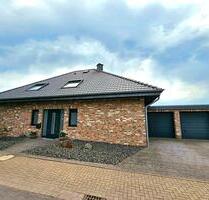 Haus mit großem Schwimmteich zu verkaufen (provisionsfrei) - Hüllhorst
