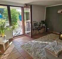 Arpke: 2 Zimmer, Küche, Bad, Terrasse, Stellplatz und Blumenbeet - Lehrte