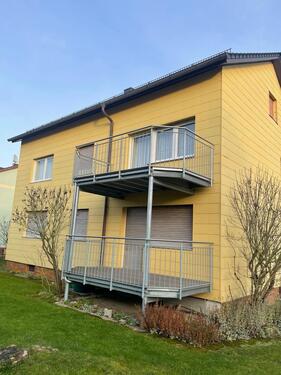 Foto - Gepflegtes Zweifamilienhaus mit 2 Garagen u. Garten von privat