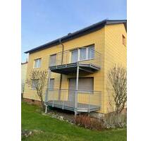 Gepflegtes Zweifamilienhaus mit 2 Garagen u. Garten von privat - Windischeschenbach