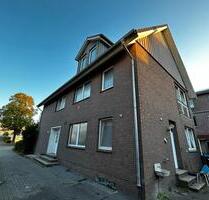 Einfamilienhaus in Loga (Leer) - 2.000,00&nbsp;EUR Kaltmiete, ca.&nbsp; 240,00&nbsp;m&sup2; in Leer (Ostfriesland) (PLZ: 26789)
