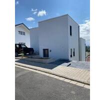 Exklusives Einfamilienhaus mit PV-Anlage & Wärmepum. in Gründau-L