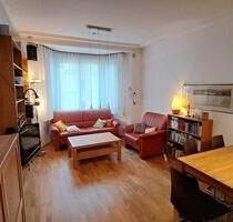 Altbauwohnung 3 Zi, 82 m² in Stuttgart West (Hölderlinplatz)