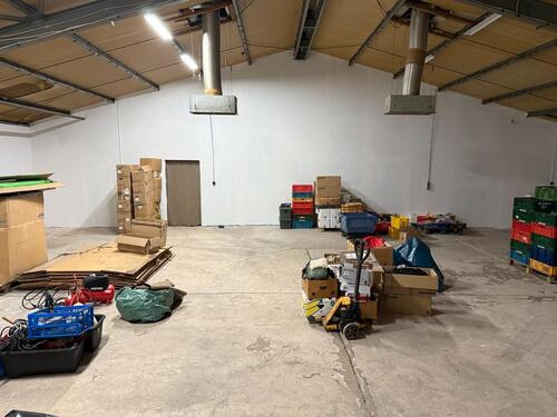 Foto - Lagerfläche 200qm mit Büro und Sanitärbereich