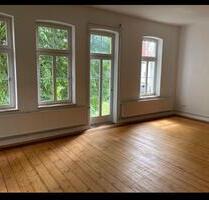 Mitten in der Innenstadt wird eine Salon-Wohnung frei - Lemgo
