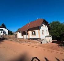 Einfamilienhaus mit Einliegerwohnung und Saarblick - Mettlach