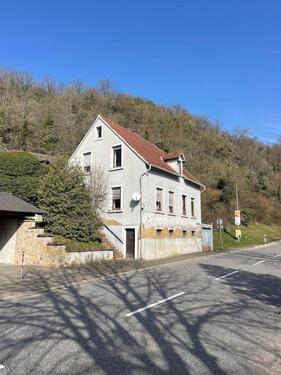 Foto - Einfamilienhaus mit Schreinerei Gebäude und große Grundstück