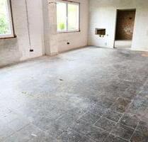 170m² Halle und Lagerfläche, mit zwei Garagen, möglichen Büroflächen, ggf. auch Küche und WC! - Hessisch Oldendorf
