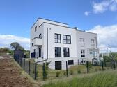 Foto - *PETS ALLOWED IN 2-STORY APPARTMENT* approx. 116 m², 3-room, 2-bed, 1.25-bath, garage, and garden