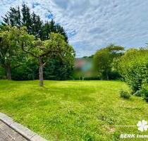 BERK Immobilien - attraktives Baugrundstück mit leichter Hanglage - Freudenberg
