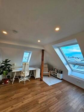 Foto - Untermiete: 1-Zimmer-Dachgeschosswohnung (Feb. - Jun.)