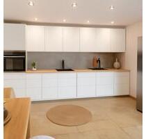 Sanierte 5 Zimmer Wohnung mit Aufzug, Terrasse, Badewanne, Dusche - Friedberg (Hessen)
