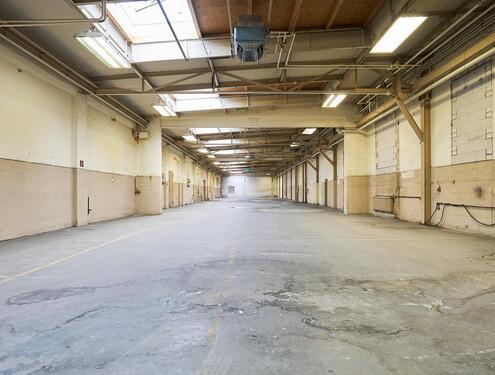 Foto - 2000 m² Lagerfläche in Mannheim –ab 2 EURm²- Mit Rampe, preiswert!*