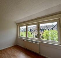 Exklusive 3-Zimmer-DG-Wohnung mit Einbauküche in Wiesbaden - Frankfurt am Main Ginnheim