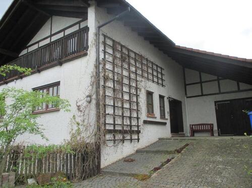 Foto - Einfamilienhaus direkt an Feld und Streuobstwiesen