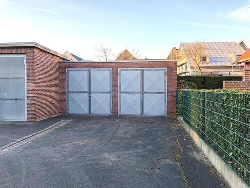 Foto - Große Doppelgarage - Ideal für Oldtimer oder als Lager