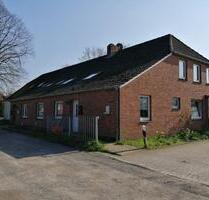 Dachgeschosswohnung mit drei Zimmer, Küche, Bad mit Fenster und Badewanne ab 01.05.2026 - Moormerland