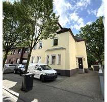 Fast fertig: ca. 107 m² Altbauwohnung Erstbezug nach Sanierung mit Balkon und 2 Stellplätzen - Gelsenkirchen Gelsenkirchen-West