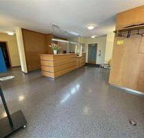 ***Ihre neue Praxisadresse in Hermeskeil – hell, ausgestattet, hervorragend erreichbar ab sofort!***