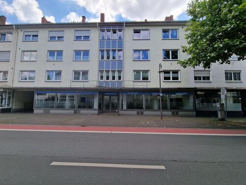 Foto - Ladenlokal mit großer Schaufenster Front direkt im Gütersloher Zentrum