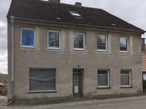 Foto - Grundstück mit Wohngebäude und Nebengelass