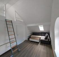 Besondere DG Wohnung mit Schlafempore & Charme, möbliert Daaden