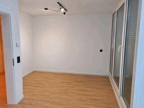Foto - provisionsfrei: modernisiertes Apartment im 2. OG mit Balkon
