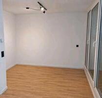 provisionsfrei: modernisiertes Apartment im 2. OG mit Balkon - Herxheim bei Landau/Pfalz