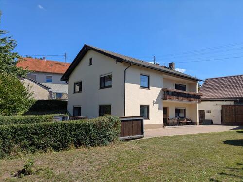 Foto - Grundstück mit zwei Wohneinheiten, Nebengebäuden und Garten