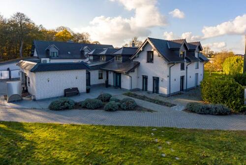 Foto - Einfamilienhaus freistehend 6483 m² mit Poolhaus & Schwimmteich