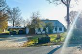 Foto - Kernsaniertes Einfamilienhaus mit großem Grundstück und Weideland