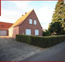 * Großes Grundstück * 4 Zimmer * Heizung von 2018 * Nebengebäude ca. 150 m² * Gäste WC * - Weener