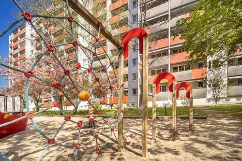 Foto - Familienfreundliche 3-Zimmer-Wohnung mit Balkon und Dusche