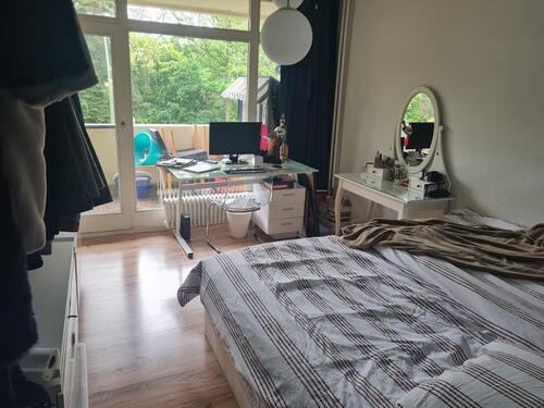 Foto - Großes Zimmer mit Balkon - 700,00 EUR Kaltmiete,