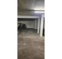 Tiefgaragenplatz extra lang - z. B. für Auto und Motorrad - Ratingen