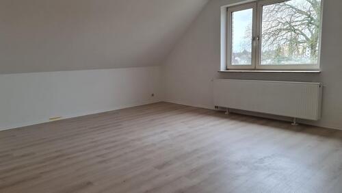 Foto - GF-Stadt zentral: renovierte 2-Zi.-DG-Whng.