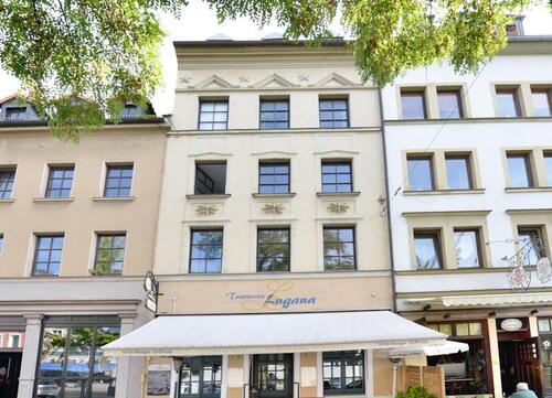Foto - Wohnen mitten im Leben Würzburgs: Juliuspromenade, nähe Alter Kranen.