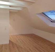 2 Zimmer Wohnung DG renoviert ab sofort - Sulzbach am Main