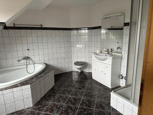 Foto - 2 Zimmer Dachgeschoss Wohnung zu vermieten 500€ kalt zzgl. NK
